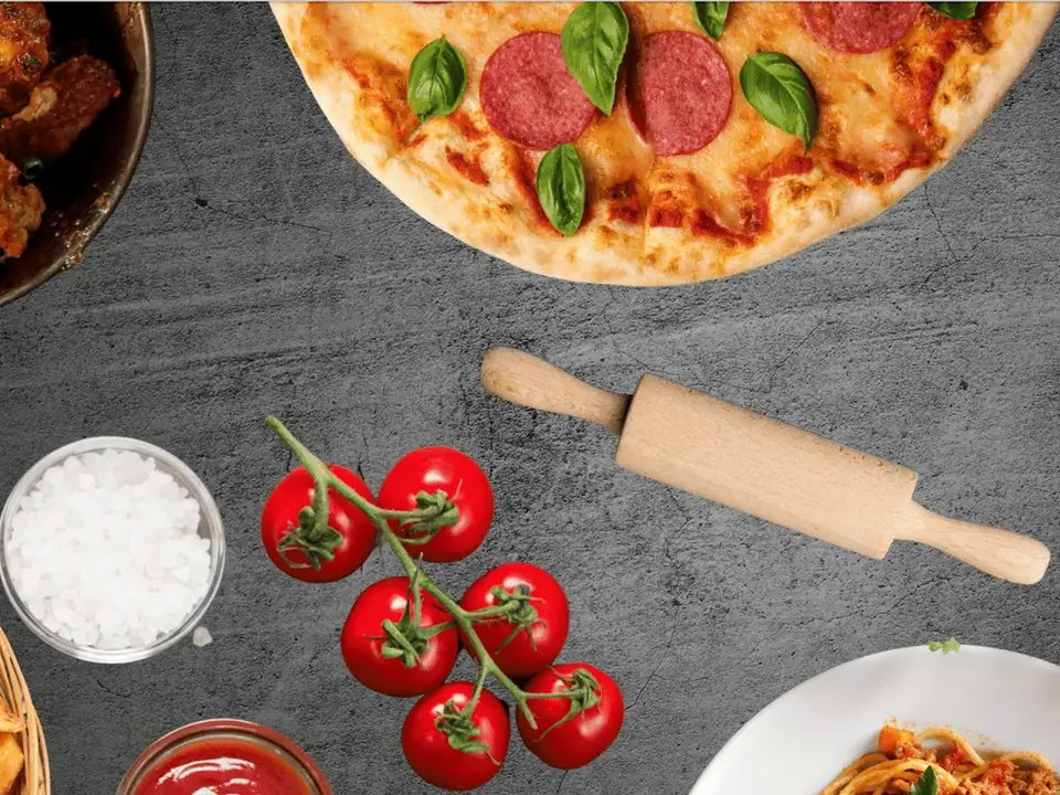Pizza, friet, steak en verse tomaten, producten zoals Center Horeca Groothandel ze aan de horeca levert